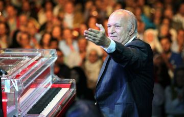 صدمة لعشاق الموسيقى العربية.. نقل خيرت إلى المستشفى وإلغاء حفلاته صدمة لعشاق الموسيقى العربية.. نقل خيرت إلى المستشفى وإلغاء حفلاته