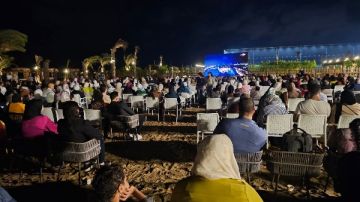 مشهد تسارع أهالي بورفؤاد لمشاهدة افتتاح المتحف الكبير بالشاشات العملاقة في الميادين مشهد تسارع أهالي بورفؤاد لمشاهدة افتتاح المتحف الكبير بالشاشات العملاقة في الميادين