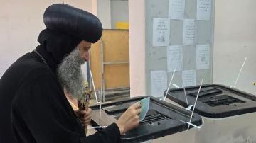 الأنبا بضابا والأنبا بيجول يدليان بصوتيهما في انتخابات مجلس النواب صور الأنبا بضابا والأنبا بيجول يدليان بصوتيهما في انتخابات مجلس النواب صور