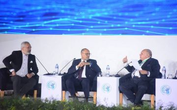 العمل تناقش سبل تعزيز العمل اللائق في مصر بحضور وزير الصحة وأصحاب الأعمال العمل تناقش سبل تعزيز العمل اللائق في مصر بحضور وزير الصحة وأصحاب الأعمال