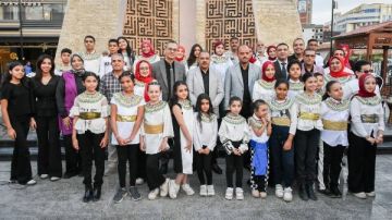 بالزي الفرعوني وعلم مصر..محافظ الشرقية يشهد عروضا فنية واستعراضية احتفالا بإفتتاح المتحف المصري الكبير