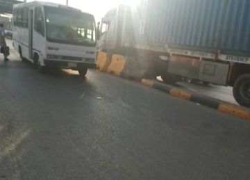 شلل مروري في بنها بعد تعثر سيارة نقل في عبور كوبري كفر الجزار شلل مروري في بنها بعد تعثر سيارة نقل في عبور كوبري كفر الجزار