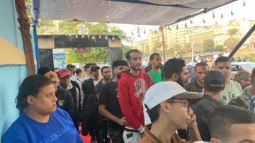 طوابير للناخبين امام مدرسة الطيار محمد جمال عبد العزيز بالمنيل