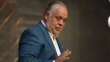 قالتلي النقابة للغلابة.. أشرف زكي يكشف كواليس مكالمة عبلة كامل فور استقالته