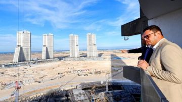 وزير الإسكان يتابع موقف تنفيذ أبراج الداون تاون وكوبري C19 بمدينة العلمين الجديدة