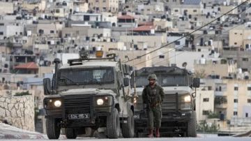 إعلام فلسطيني: شهيدان برصاص الاحتلال في بلدة بيت أمر شمال الخليل إعلام فلسطيني: شهيدان برصاص الاحتلال في بلدة بيت أمر شمال الخليل