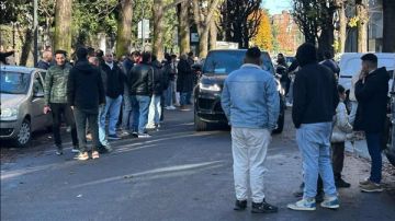 توافد الجالية المصرية بميلانو للتصويت بانتخابات مجلس النواب توافد الجالية المصرية بميلانو للتصويت بانتخابات مجلس النواب