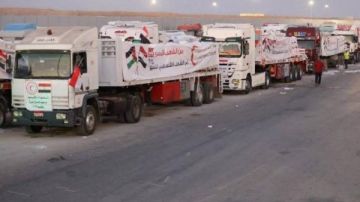 قافلة زاد العزة الـ77 تدخل إلى الفلسطينيين بقطاع غزة