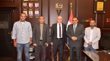 محافظ الأقصر يستقبل رئيس شركة مياه الشرب والصرف الصحي الجديد لبحث خطط تطوير المنظومة الخدمية