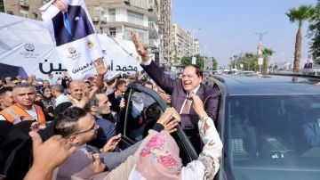 محمد أبو العينين وسط الناس لقطات إنسانية واستقبال حافل بالزغاريد فى الانتخابات