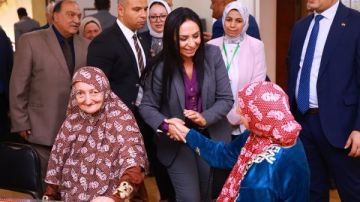 وزيرة التضامن تتفقد مشروع خدمة المرأة العاملة بالجمعية المصرية لحماية الأطفال بالحادقة في محافظة الفيوم وزيرة التضامن تتفقد مشروع خدمة المرأة العاملة بالجمعية المصرية لحماية الأطفال بالحادقة في محافظة الفيوم