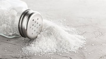 الصحة تحذر من الإفراط في استخدام الملح وتحدد الحد الأقصى المسموح به يوميا