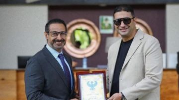 المصري يهدي درع النادي لمسئولي السفارة المصرية بزامبيا