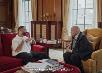 «كنت واثق من نفسي».. محمد صلاح يحاور لأول مرة السير مجدي يعقوب (فيديو)