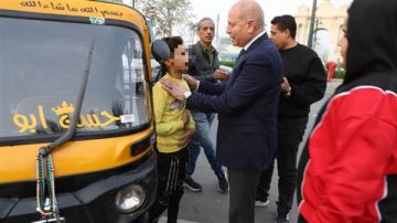 محافظ القاهرة يصدر تعليمات بالتحفظ على مركبات التوك توك التي يقودها أطفال