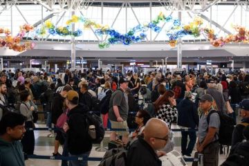 الشيوخ الأمريكي يقدم خطة لإنهاء الإغلاق بعد موافقة بعض الديمقراطيين الشيوخ الأمريكي يقدم خطة لإنهاء الإغلاق بعد موافقة بعض الديمقراطيين