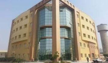 المجمع الطبي للقوات المسلحة يستضيف خبيرا أمريكيا متخصصا فى جراحة حول عيون الأطفال