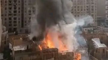 النـار التهمت الديكورات .. استمرار تصاعد الدخان الكثيف من حريق ستديو مصر فيديو