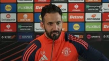 روبن أموريم يكشف عن غيابات مانشستر يونايتد قبل مواجهة إيفرتون روبن أموريم يكشف عن غيابات مانشستر يونايتد قبل مواجهة إيفرتون