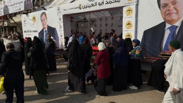 السيدات يدلين بأصواتهن بمدرسة الفاروق عمر في الجيزة