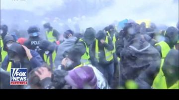 الشرطة الألمانية تستخدم رذاذ الفلفل ومدافع المياه لتفريق احتجاجات أنتيفا .. وتأجيل مؤتمر سياسي