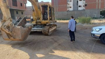 رئيس حي شمال الغردقة يوقف حفارا غير مرخص ويضبط المعدات في الجوهرة