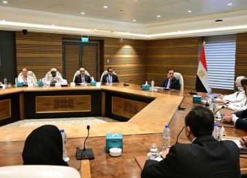 مدبولي يلتقي وزراء الصحة والتعليم والحماية الاجتماعية لعدد من الدول المشاركة بمؤتمر PHDC 25 مدبولي يلتقي وزراء الصحة والتعليم والحماية الاجتماعية لعدد من الدول المشاركة بمؤتمر PHDC 25