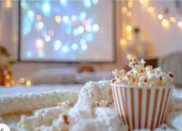 منها مشاهدة فيلم في المنزل.. 5 طرق لقضاء وقت ممتع مع شريكك