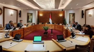 نائب وزير الخارجية يستقبل رئيس قطاع الشؤون الأمنية بمجموعة شركات ميرسك للنقل البحري نائب وزير الخارجية يستقبل رئيس قطاع الشؤون الأمنية بمجموعة شركات ميرسك للنقل البحري