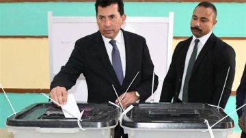 وزير الشباب والرياضة يدلي بصوته في انتخابات مجلس النواب