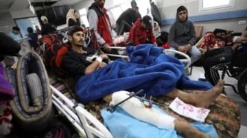 أزمة دوائية خانقة تهدد حياة آلاف المرضى في غزة وسط عجز غير مسبوق