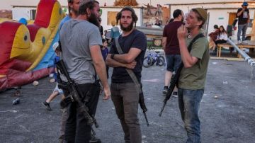 الضفة المحتلة.. منح 10 آلاف مستوطن إضافي رخصة لحمل السلاح