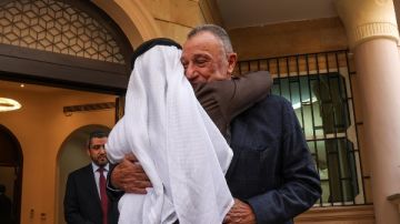 تفاصيل زيارة رئيس الأهلي للسفارة الإماراتية بالقاهرة.. صور