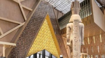 حائز نوبل: أتطلع لزيارة المتحف المصري الكبير والأهرامات غدا