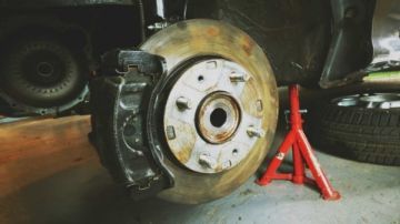 خطوات هامة للحفاظ على فرامل السيارة؟