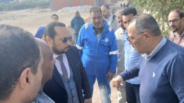 رئيس مياه القناة يتفقد مسار خط سوق المفروشات