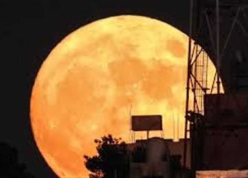 ظاهرة القمر العملاق 2025.. حدث فلكي مميز خلال ساعات (الموعد بالساعة والتفاصيل)