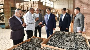 وزير الدولة للإنتاج الحربي يزور مصنع 360 الحربي ويؤكد على تطوير خطوط الإنتاج وزيادة التصنيع المحلي