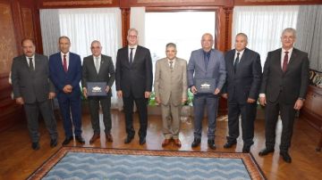 البترول وقناة السويس توقعان مذكرة لإنشاء محطة للإسالة والتموين بالغاز