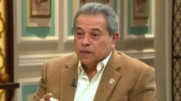 الحبس شهر للإعلامي توفيق عكاشة بسبب 225 ألف جنيه متجمد نفقة لطفله