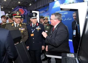 رئيس أركان حرب القوات المسلحة يعود إلى الوطن عقب مشاركته بمعرض دبي الدولي للطيران