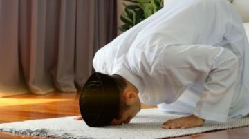 ما حكم قضاء سنة الفجر بعد طلوع الشمس لمن فاتته؟.. الإفتاء تجيب