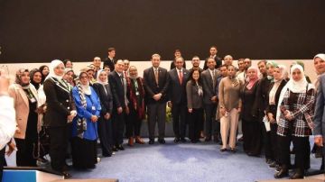 محافظ دمياط يهنئ وحدة السكان بالمحافظة لتكريمها من وزارة التنمية المحلية محافظ دمياط يهنئ وحدة السكان بالمحافظة لتكريمها من وزارة التنمية المحلية