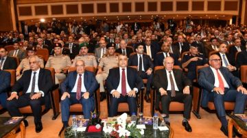 وزير الإنتاج الحربي يكرم عددا من أبناء الإنتاج الحربي المتميزين وزير الإنتاج الحربي يكرم عددا من أبناء الإنتاج الحربي المتميزين