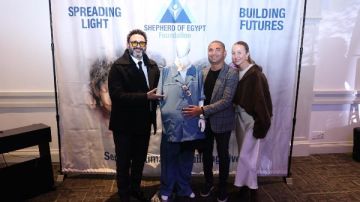 أكرم حسني يتبرع ببدلة أبو حفيظة.. وهشام ماجد بجاكيت خلصانة بشياكة لصالح الخير