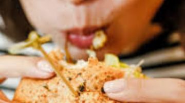 أمراض خطيرة قد تصيبك بسبب الإفراط في تناول الطعام.. دراسة تحذر أمراض خطيرة قد تصيبك بسبب الإفراط في تناول الطعام.. دراسة تحذر