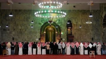 استجابة لدعوة الملك.. السعوديون يؤدون صلاة الاستسقاء طلبا للمطر