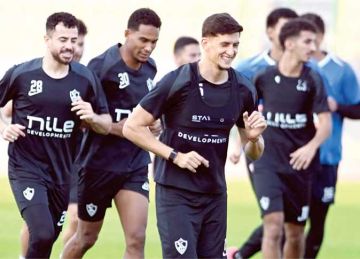 الخلافات تشتعل بين جون إدوارد ولاعبى الزمالك.. و عبد المجيد يرفض التجديد الخلافات تشتعل بين جون إدوارد ولاعبى الزمالك.. و عبد المجيد يرفض التجديد