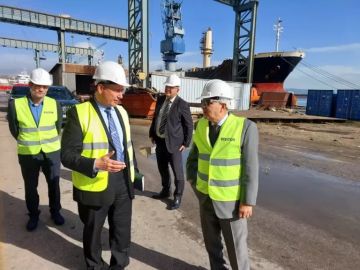 رئيس هيئة قناة السويس يبحث سبل التعاون مع ترسانة ONEX اليونانية.. صور