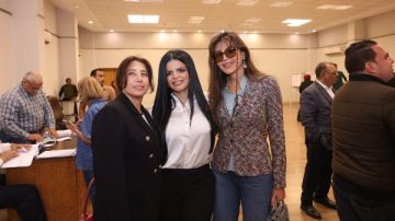 ريهام حجاج تدلى بصوتها فى الانتخابات البرلمانية بمنطقة الزمالك .. صور